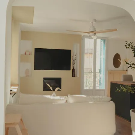 Apartment Au Coeur De Hyeres, Ideal Pour Les Couples !